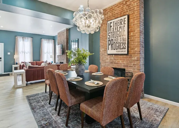 Restored Vintage Row Minutes From Stadiums, Casino, Museums, Downtown Сasa de vacaciones Pittsburgh