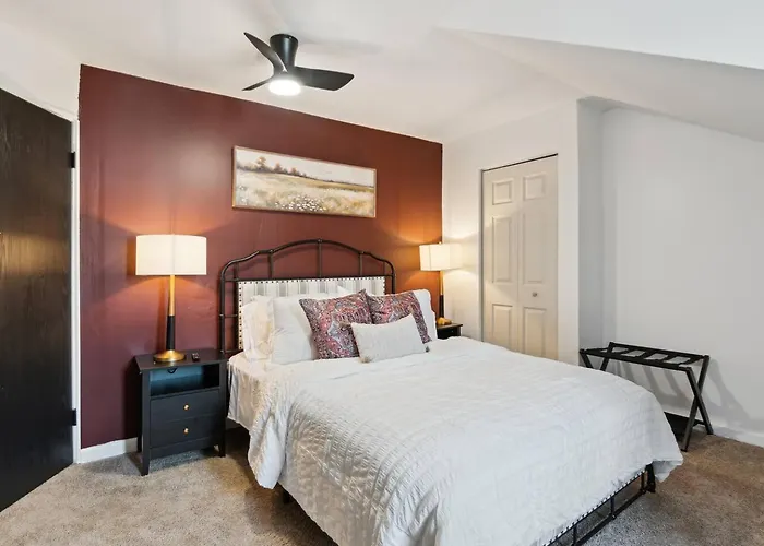 Restored Vintage Row Minutes From Stadiums, Casino, Museums, Downtown *