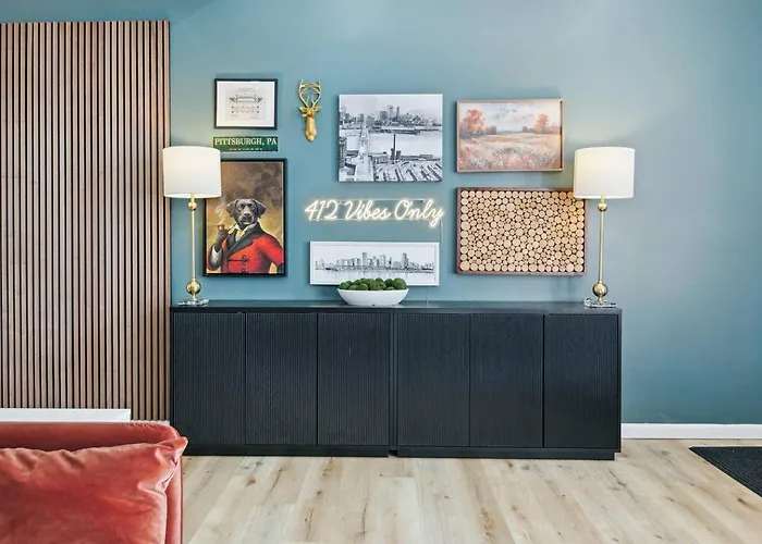 Restored Vintage Row Minutes From Stadiums, Casino, Museums, Downtown Pittsburgh