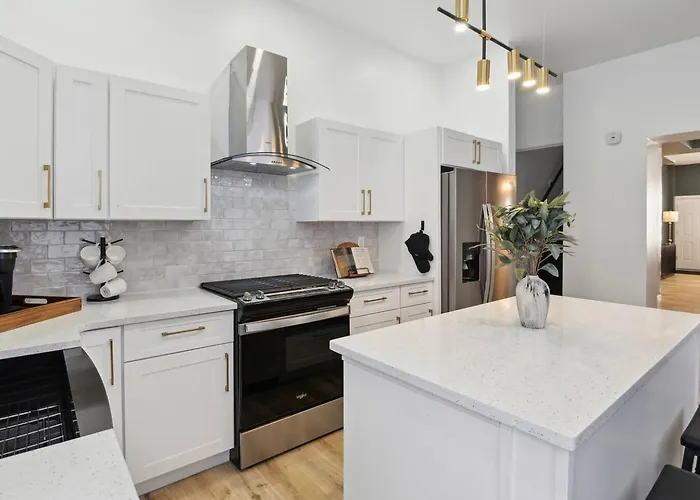 Restored Vintage Row Minutes From Stadiums, Casino, Museums, Downtown